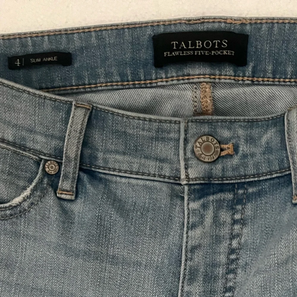 Talbots Flawless Five Pocket Slim Ankle Jeans light wash size 4
